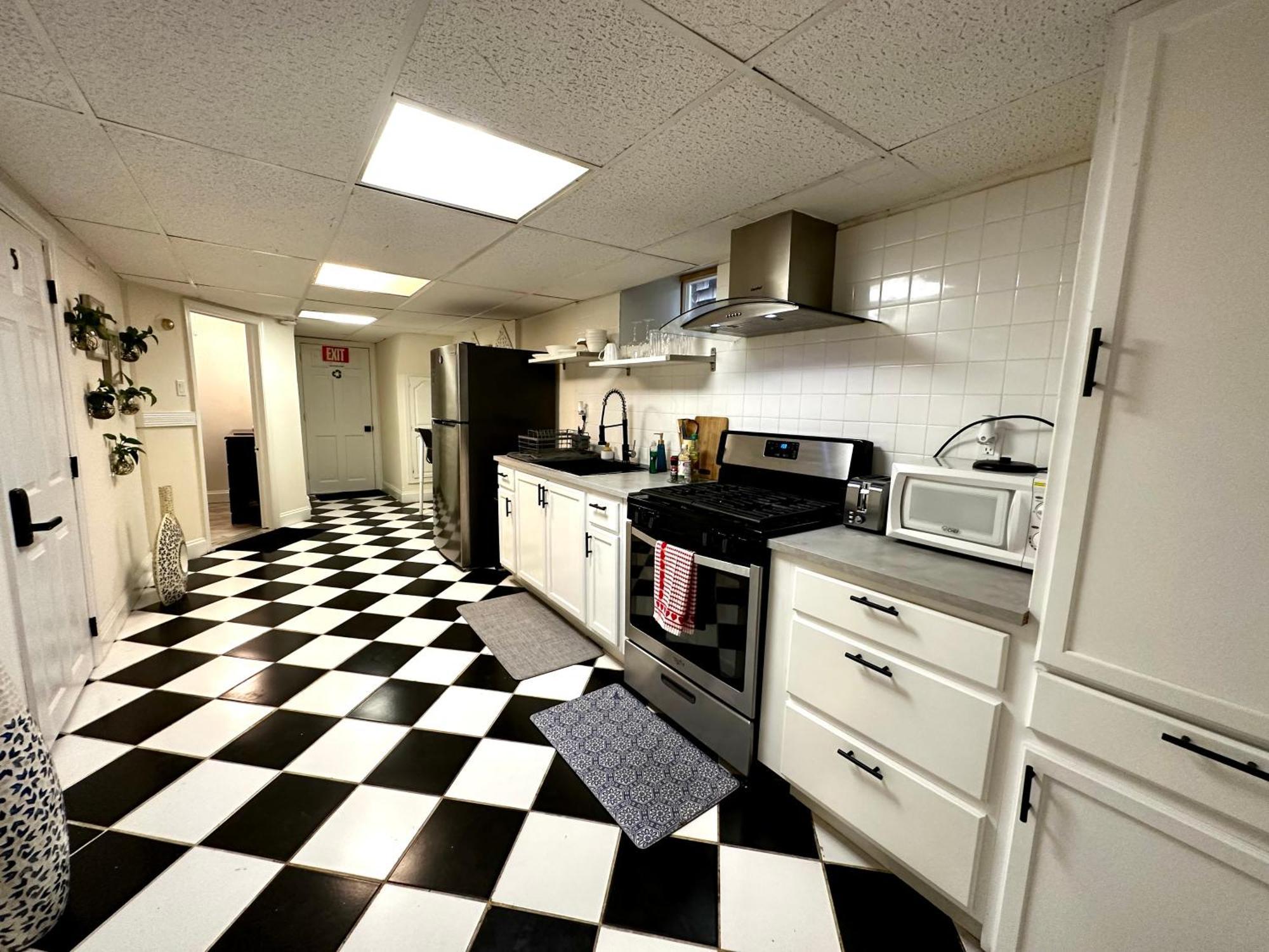 4-A Diamond In Yonkers Hotel Bagian luar foto