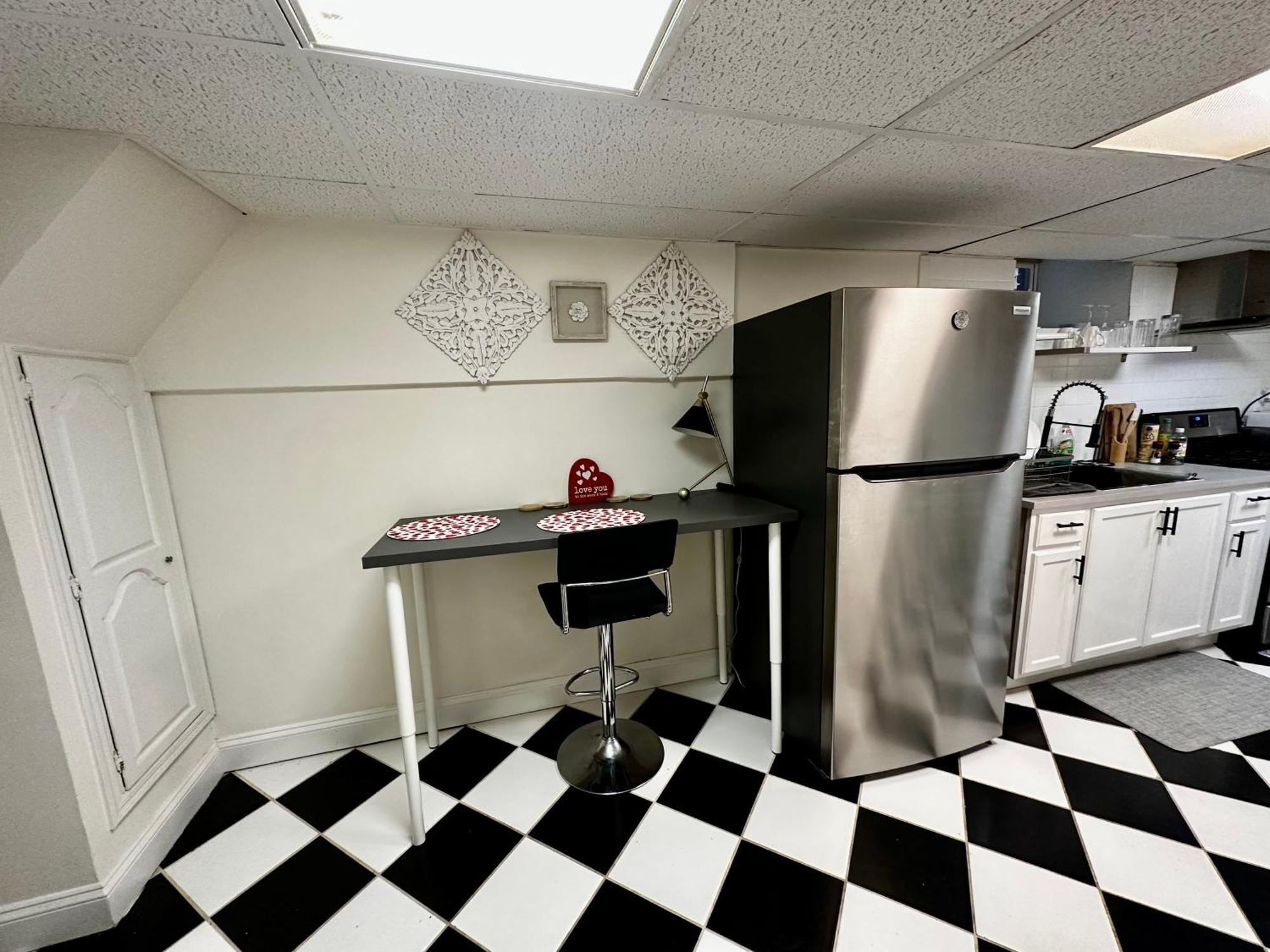 4-A Diamond In Yonkers Hotel Bagian luar foto